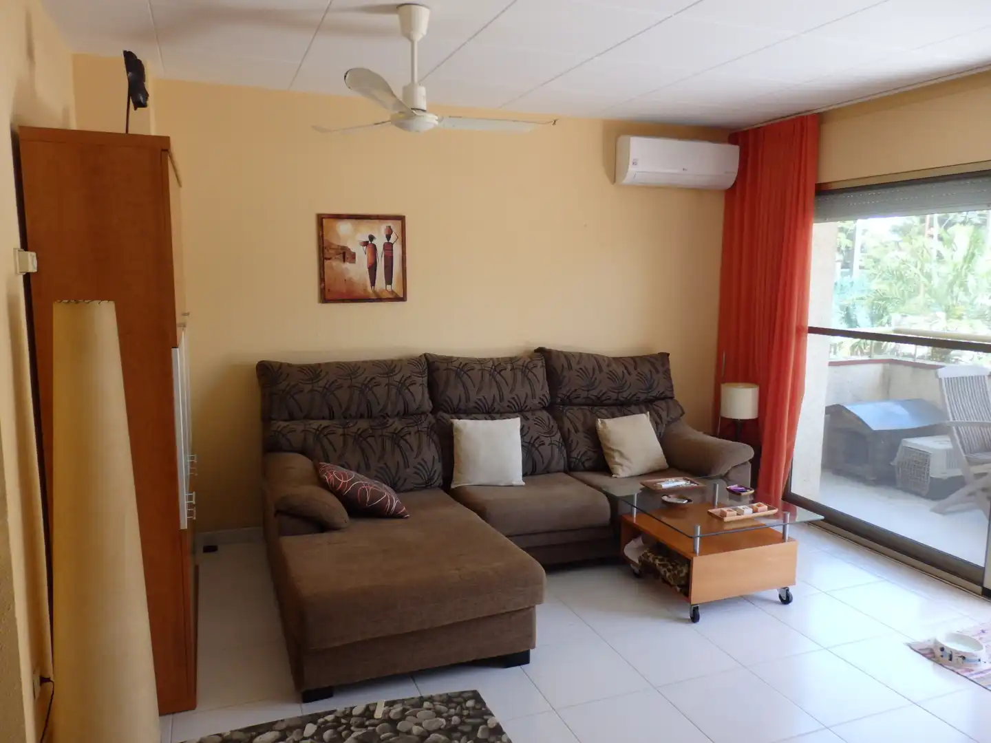 Wohnzimmer von Erdgeschoss zum Verkauf in Mont-roig del Camp mit Klimaanlage, Privatgarten und Terrasse