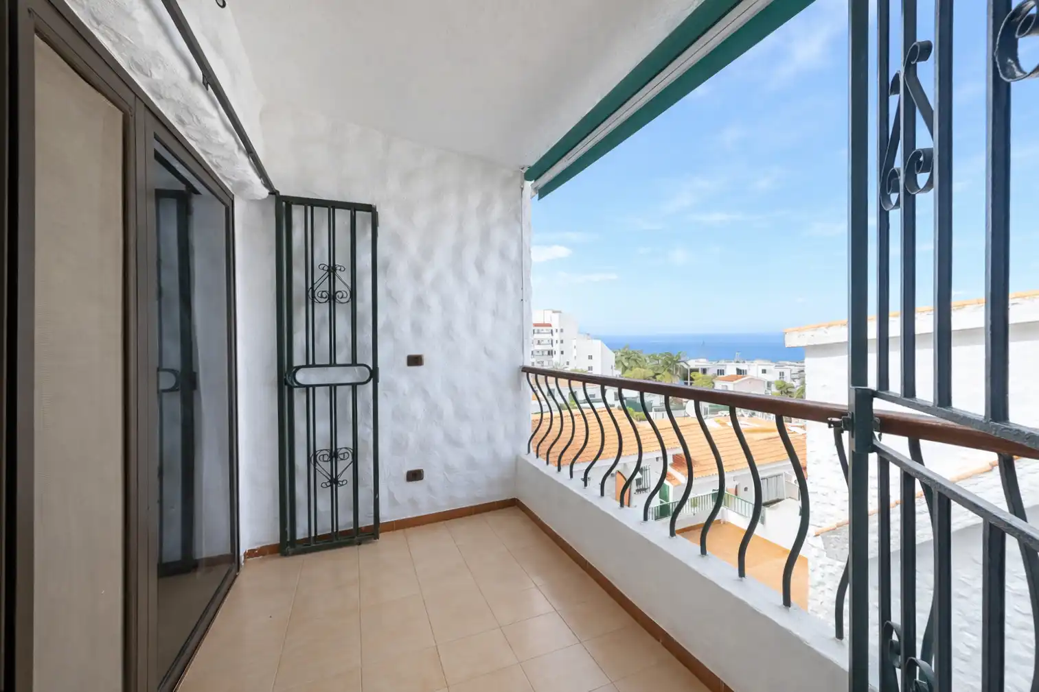 Schlafzimmer von Einfamilien-Reihenhaus zum Verkauf in Adeje mit Privatgarten, Terrasse und Möbliert