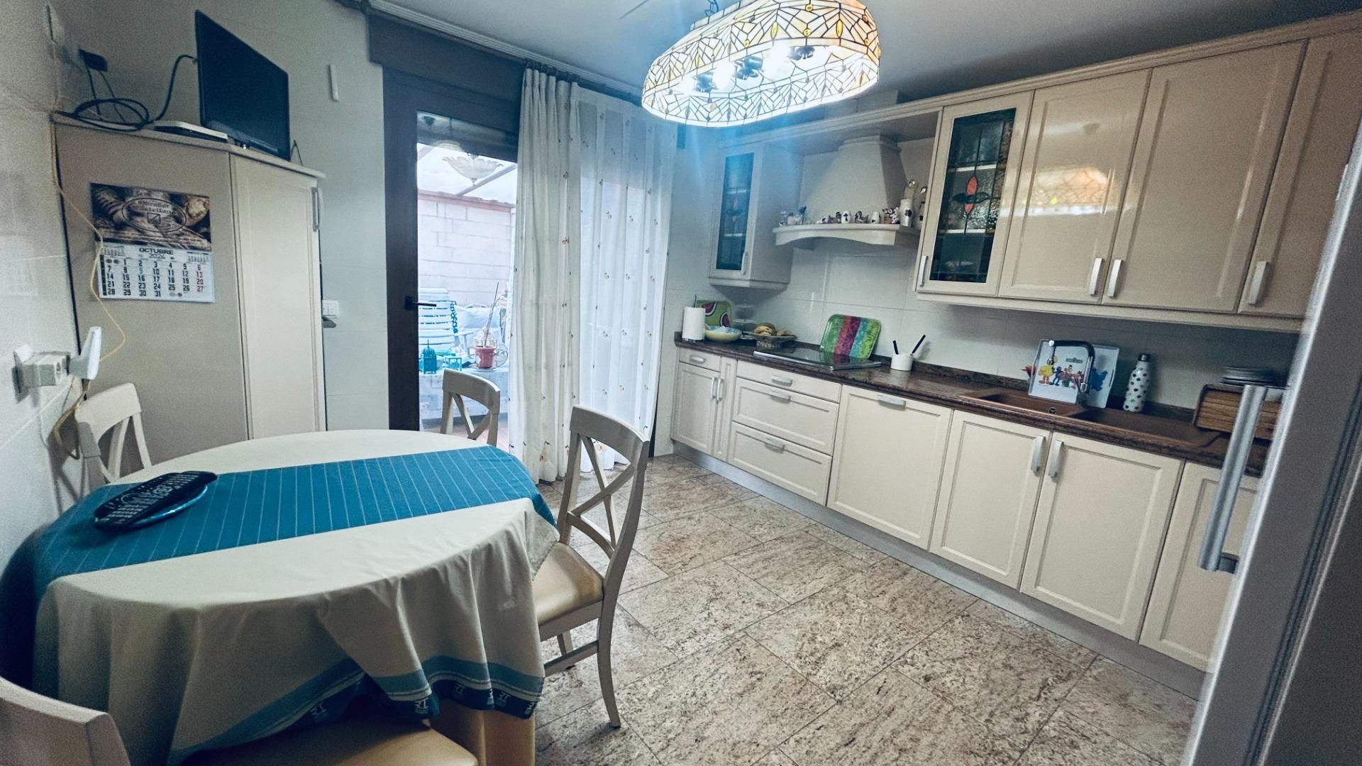 Kitchen of Single-family semi-detached for sale in Laguna de Duero  with Air Conditioner, Heating and Private garden