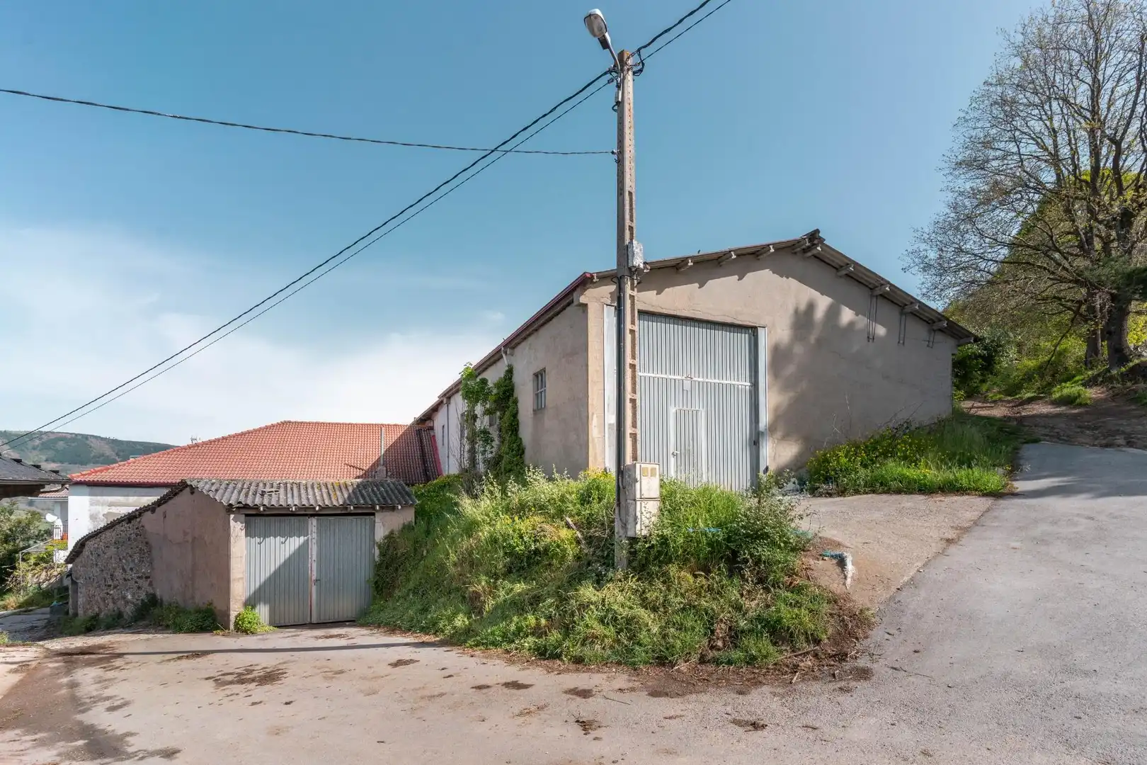 Vista exterior de Casa o xalet en venda en Cangas del Narcea amb Calefacció, Terrassa i Moblat