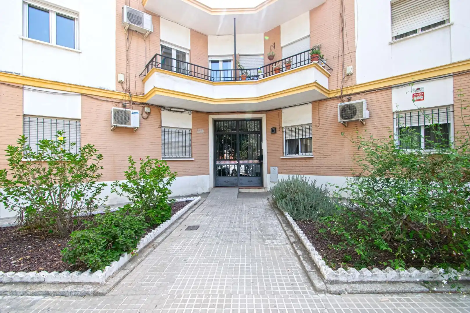 Vista exterior de Piso en venta en Sevilla con Terraza y Amueblado