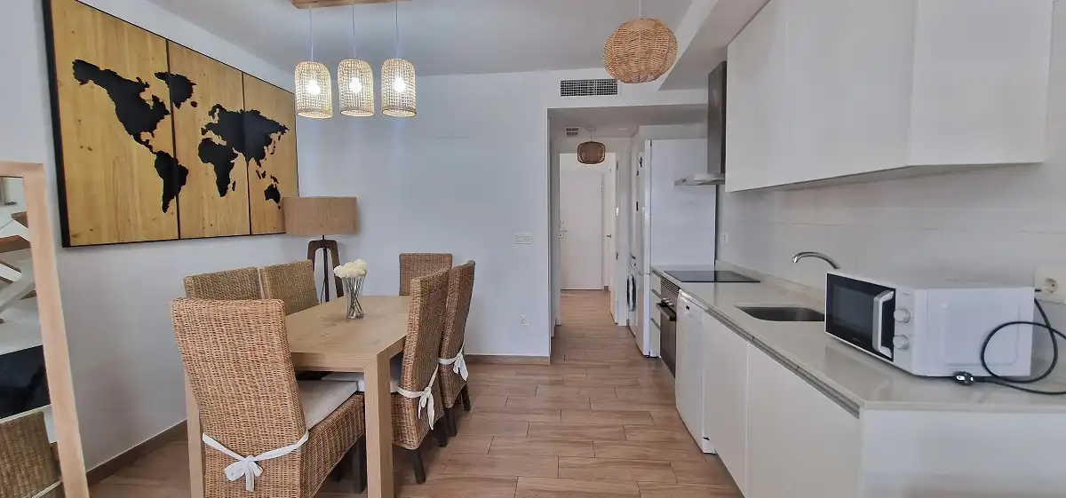 Cocina de Casa adosada de alquiler en Santa Pola con Aire acondicionado, Jardín privado y Amueblado