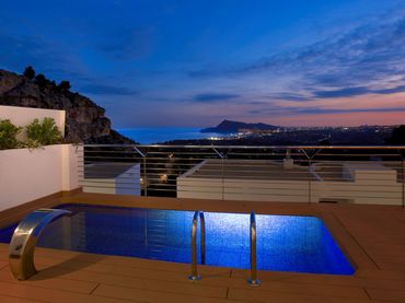 Villa con piscina in vendita a Calle Circunvalación