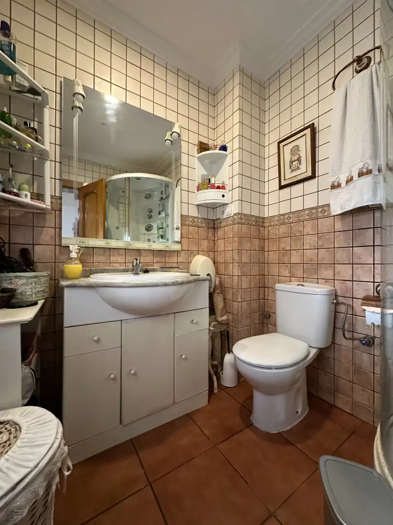 Bathroom of Houses for sale in Úbeda  with Air Conditioner, Terrace and Swimming Pool
