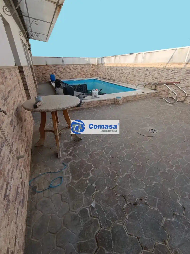 House with pool for sale in Martos