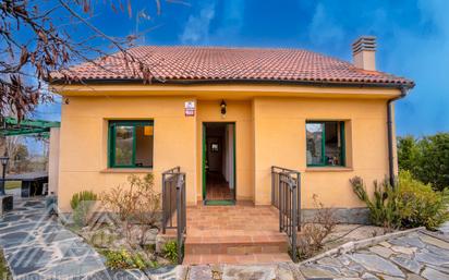 Vista exterior de Casa o xalet en venda en Zarzuela del Monte amb Terrassa