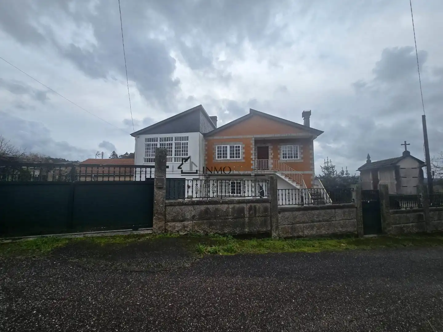 Vista exterior de Casa o xalet en venda en Moraña amb Jardí privat