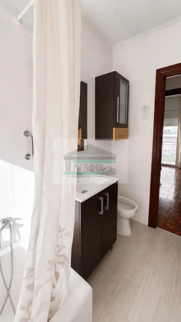 Bathroom of Flat for rent in Granada  with Air Conditioner, Furnished and Balcony