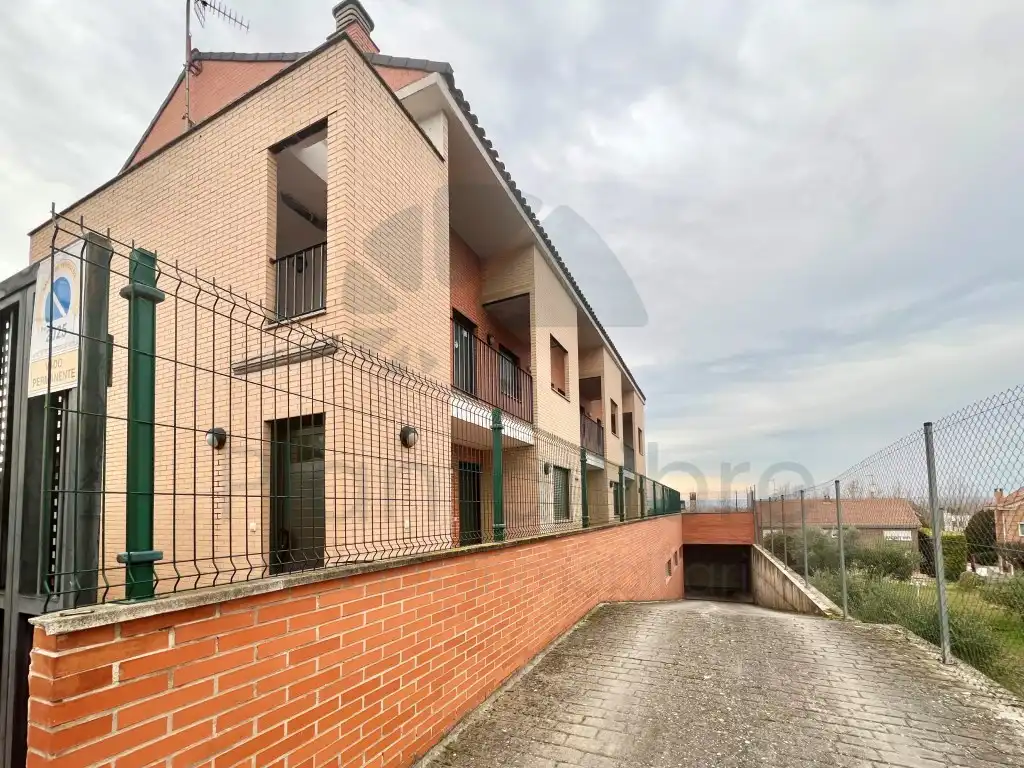 Exterior view of Duplexes for sale in Villamediana de Iregua  with Terrace and Swimming Pool