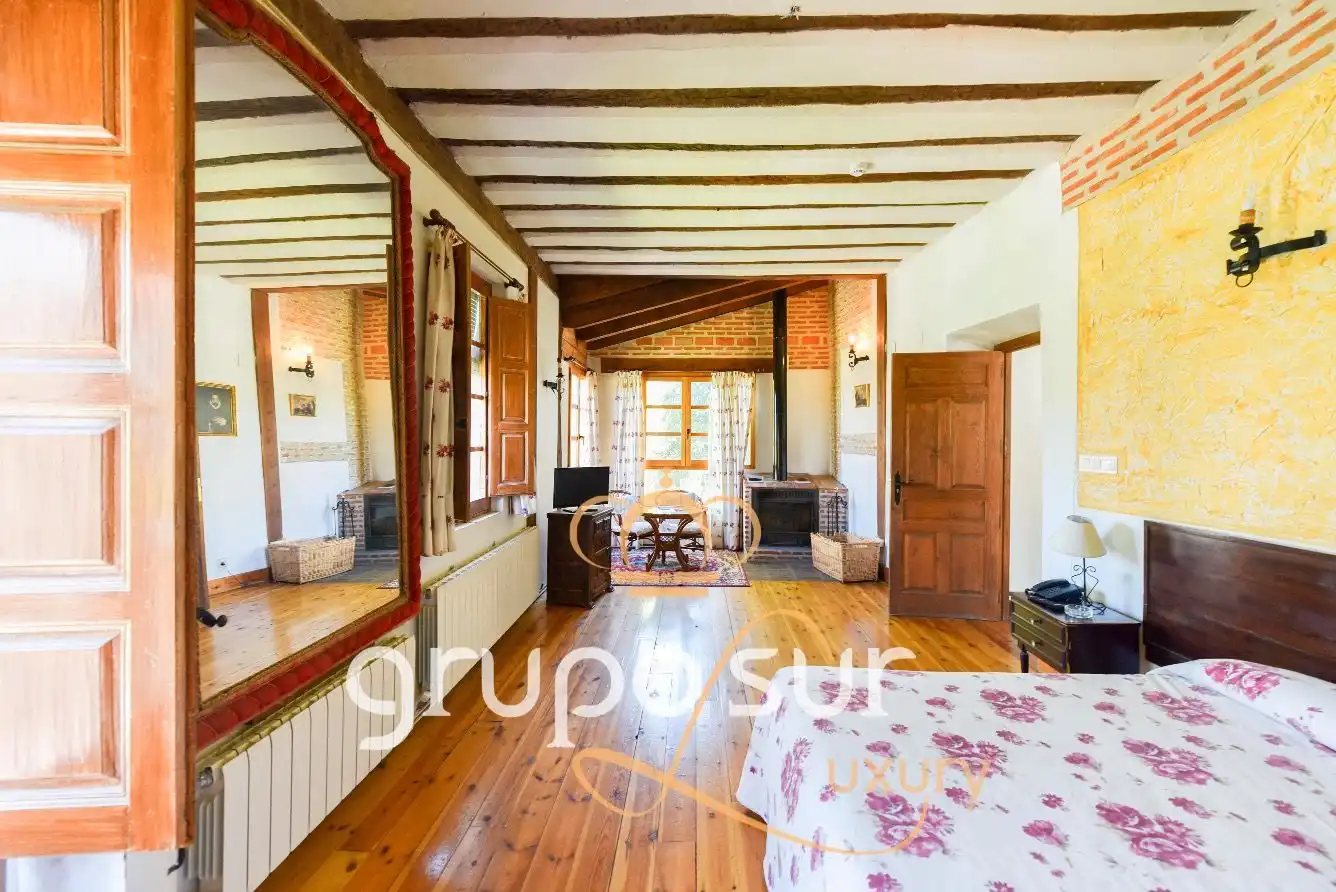 Country homes for sale in Olmedo  with Heating, Private garden and Parquet flooring