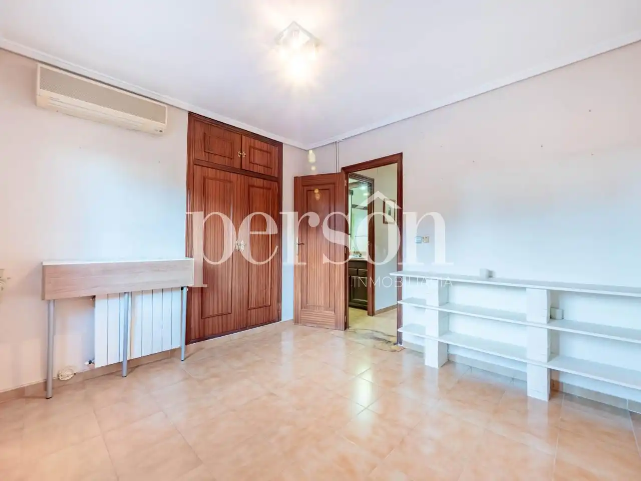 Dormitori de Casa o xalet en venda en Paterna amb Aire condicionat, Terrassa i Moblat
