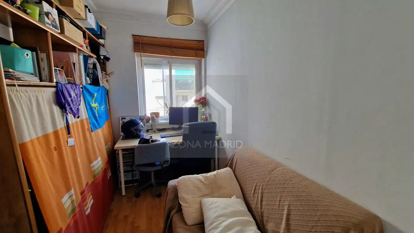 Bedroom of Flat for sale in Madrid  with Furnished