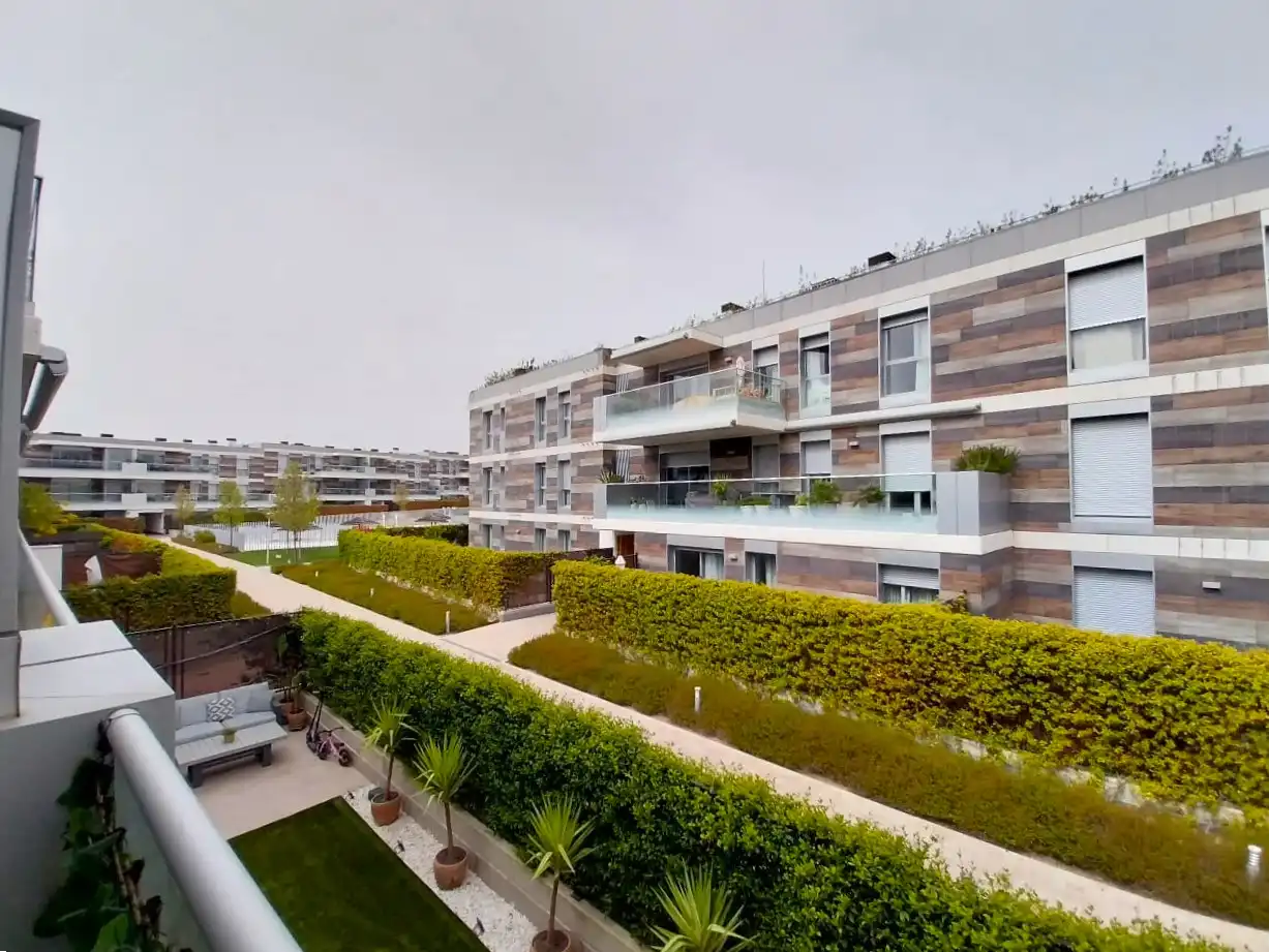 Vista exterior de Piso en venta en Las Rozas de Madrid con Aire acondicionado, Calefacción y Parquet