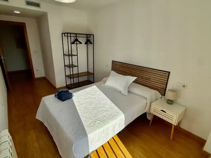 Schlafzimmer von Wohnung zur Miete in Pedrola mit Parkett, Möbliert und Balkon