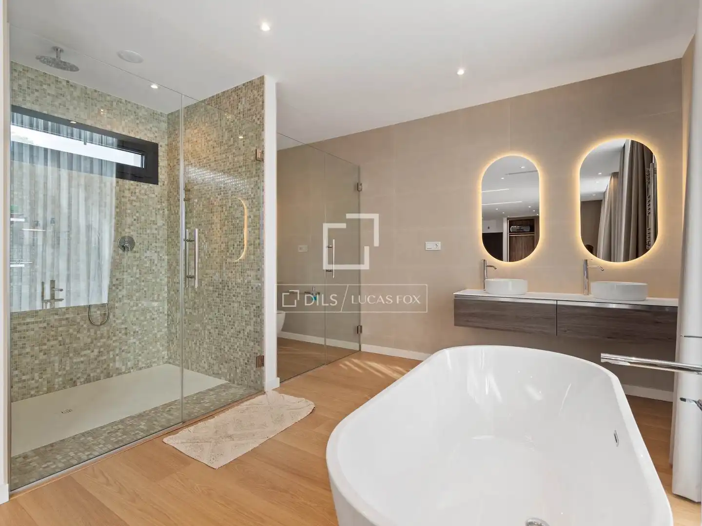 Bathroom of Houses for sale in Benahavís  with Air Conditioner, Heating and Private garden