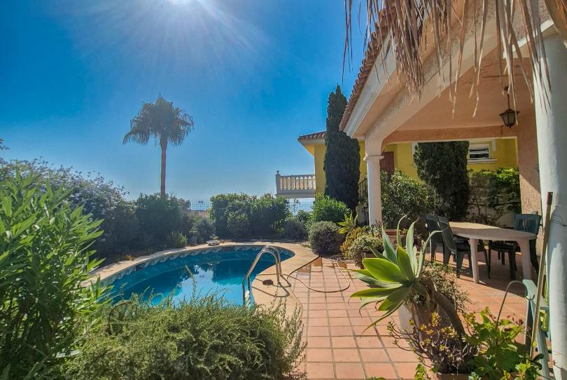 Photo 1 of House or chalet for sale in Calle Cipreses, Castillo Sohail - Myramar, Málaga