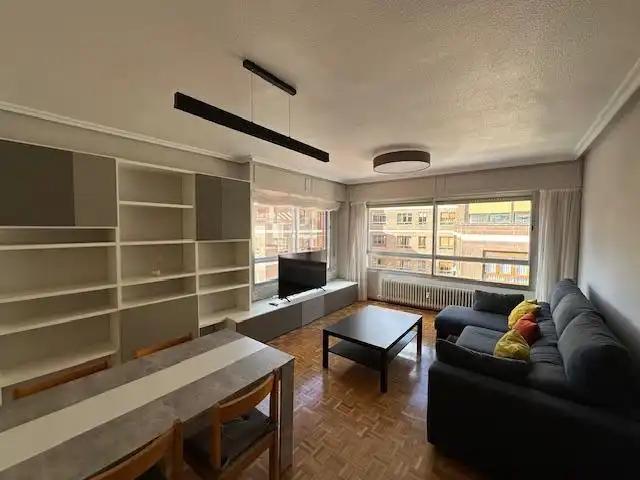 Sala de estar de Piso de alquiler en Burgos Capital con Trastero y Amueblado