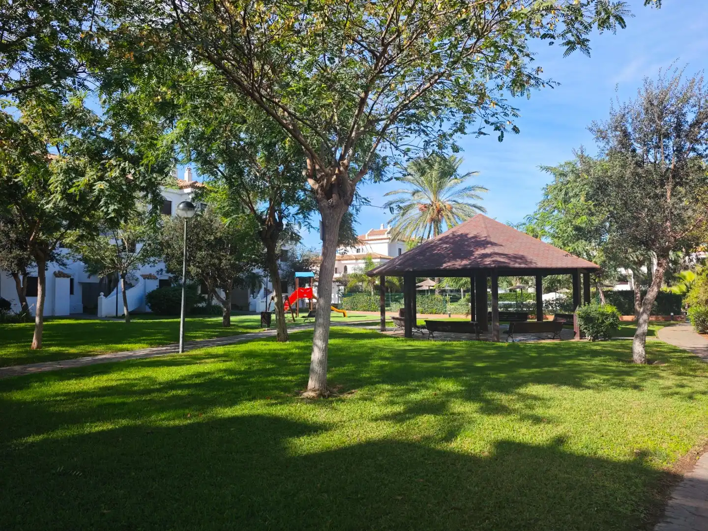 Vista exterior de Apartamento en venta en Chiclana de la Frontera con Jardín privado, Terraza y Amueblado