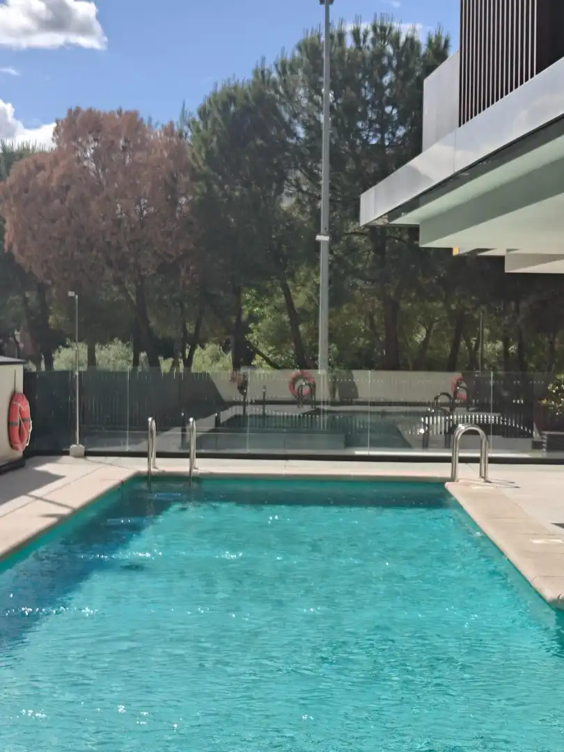 Piscina de Pis en venda en Madrid amb Aire condicionat, Calefacció i Terrassa