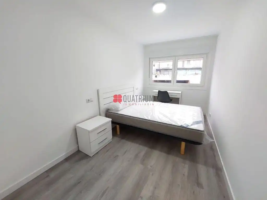 Schlafzimmer von Wohnung zur Miete in Santiago de Compostela 