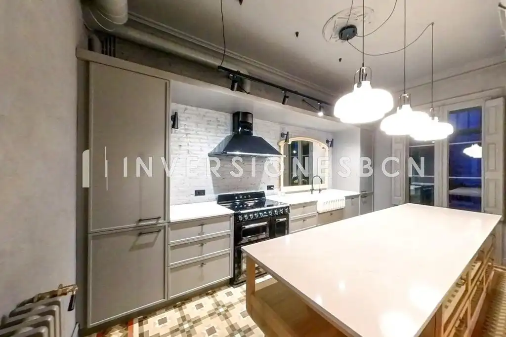 Flat for rent in Calle TRAFALGAR, Sant Pere, Sta. Caterina i la Ribera
