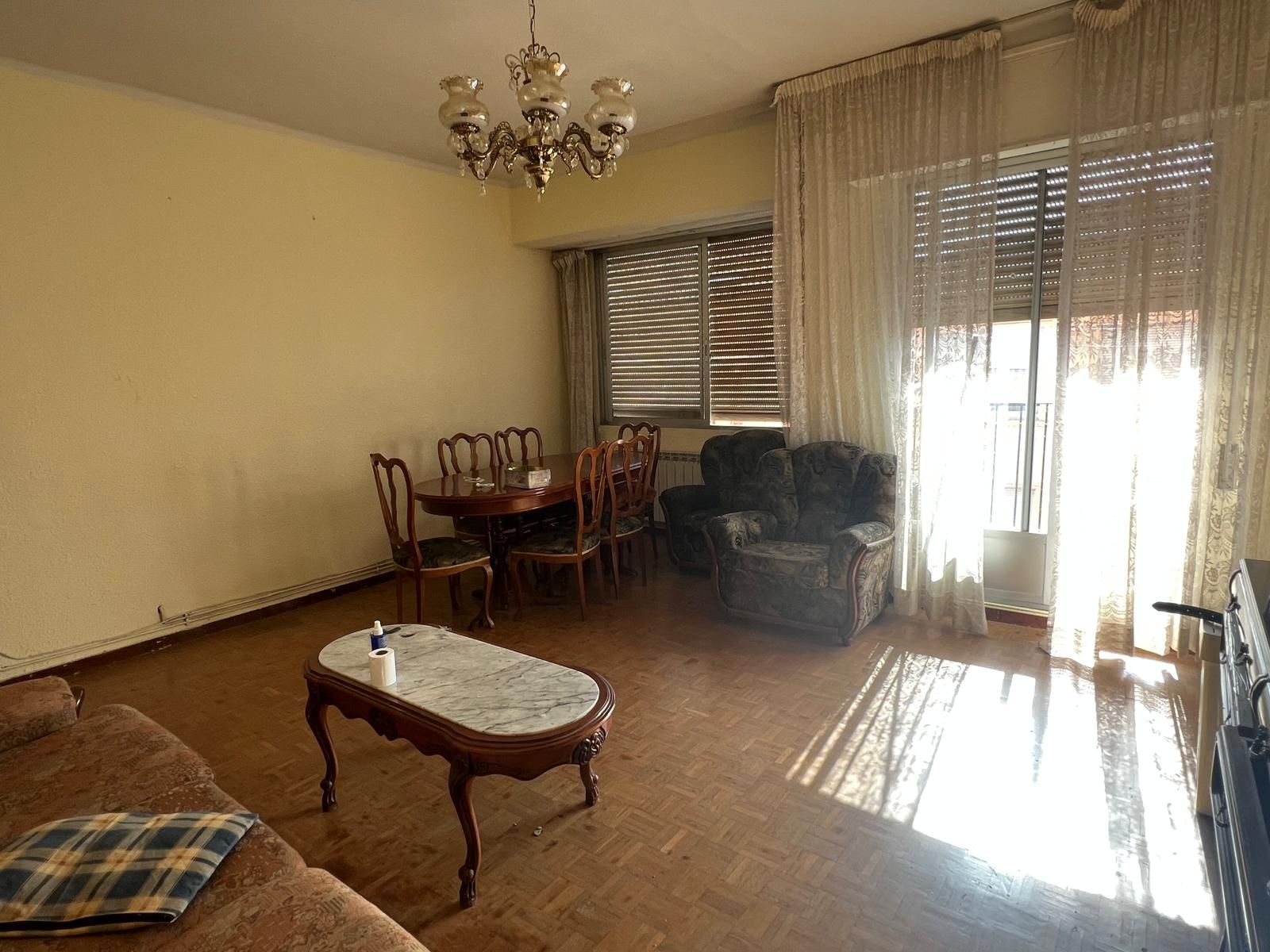 Sala d'estar de Apartament en venda en  Logroño amb Calefacció, Parquet i Traster
