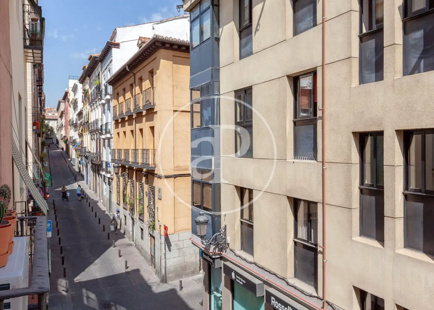 Flat for rent in Calle de Sta. María, Cortes - Huertas