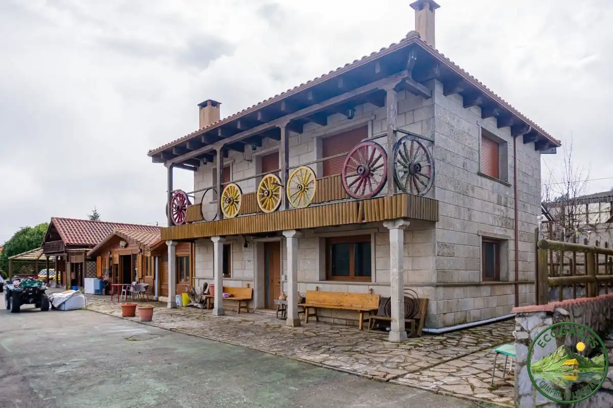 Vista exterior de Casa o chalet en venta en Villagatón con Aire acondicionado, Calefacción y Jardín privado