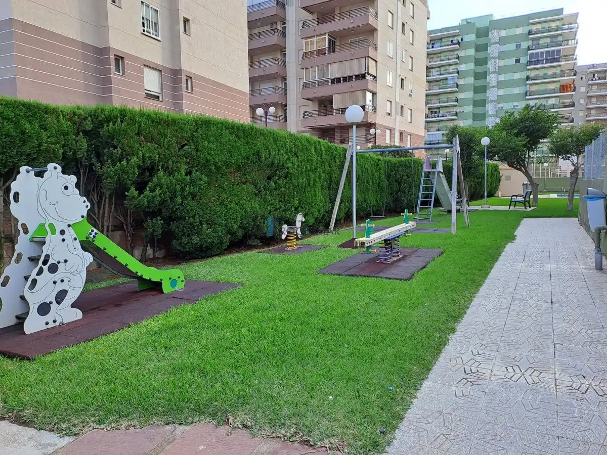 Aparcament de Apartament en venda en Benicasim / Benicàssim amb Traster, Moblat i Piscina comunitària