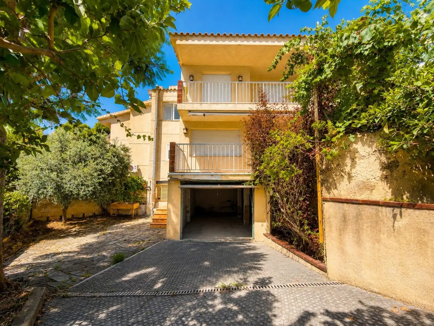 Vista exterior de Casa adosada en venta en Salou con Calefacción, Jardín privado y Terraza