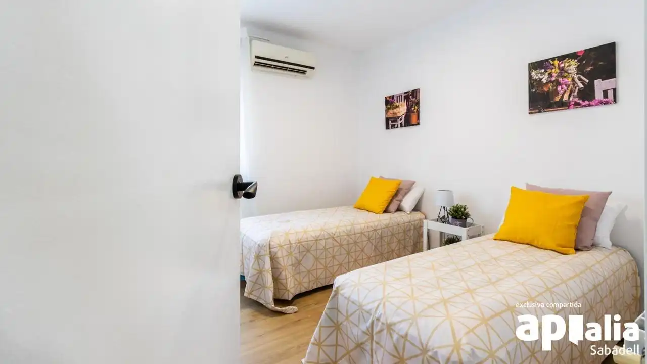 Habitación de Piso en venta en Sabadell con Aire acondicionado, Calefacción y Parquet