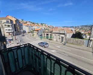 Vista exterior de Casa o xalet en venda en Vigo  amb Jardí privat