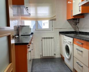 Cuina de Pis de lloguer en  Zaragoza Capital amb Calefacció, Parquet i Moblat