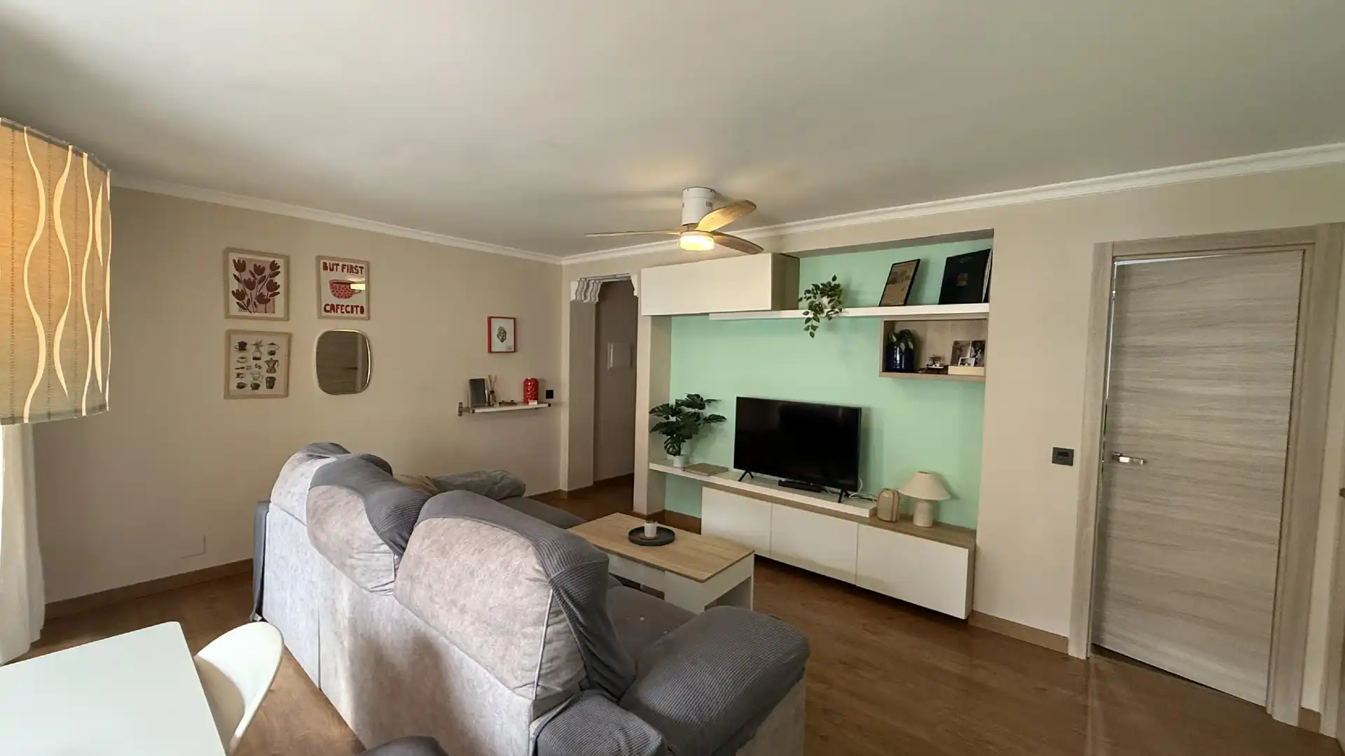 Sala d'estar de Pis en venda en Tarragona amb Parquet i Terrassa