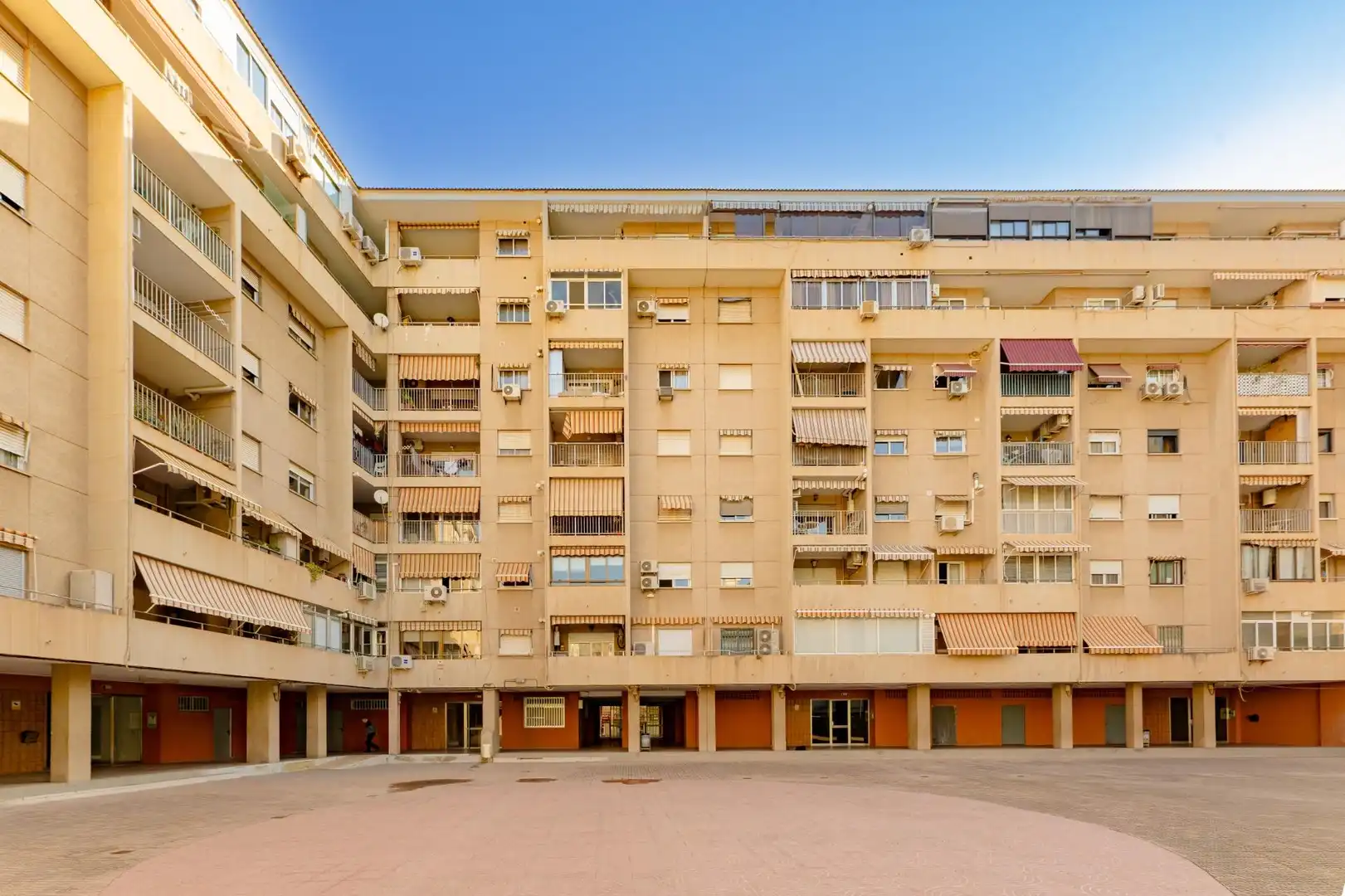 Vista exterior de Piso en venta en Valencia con Trastero, Balcón y Alarma
