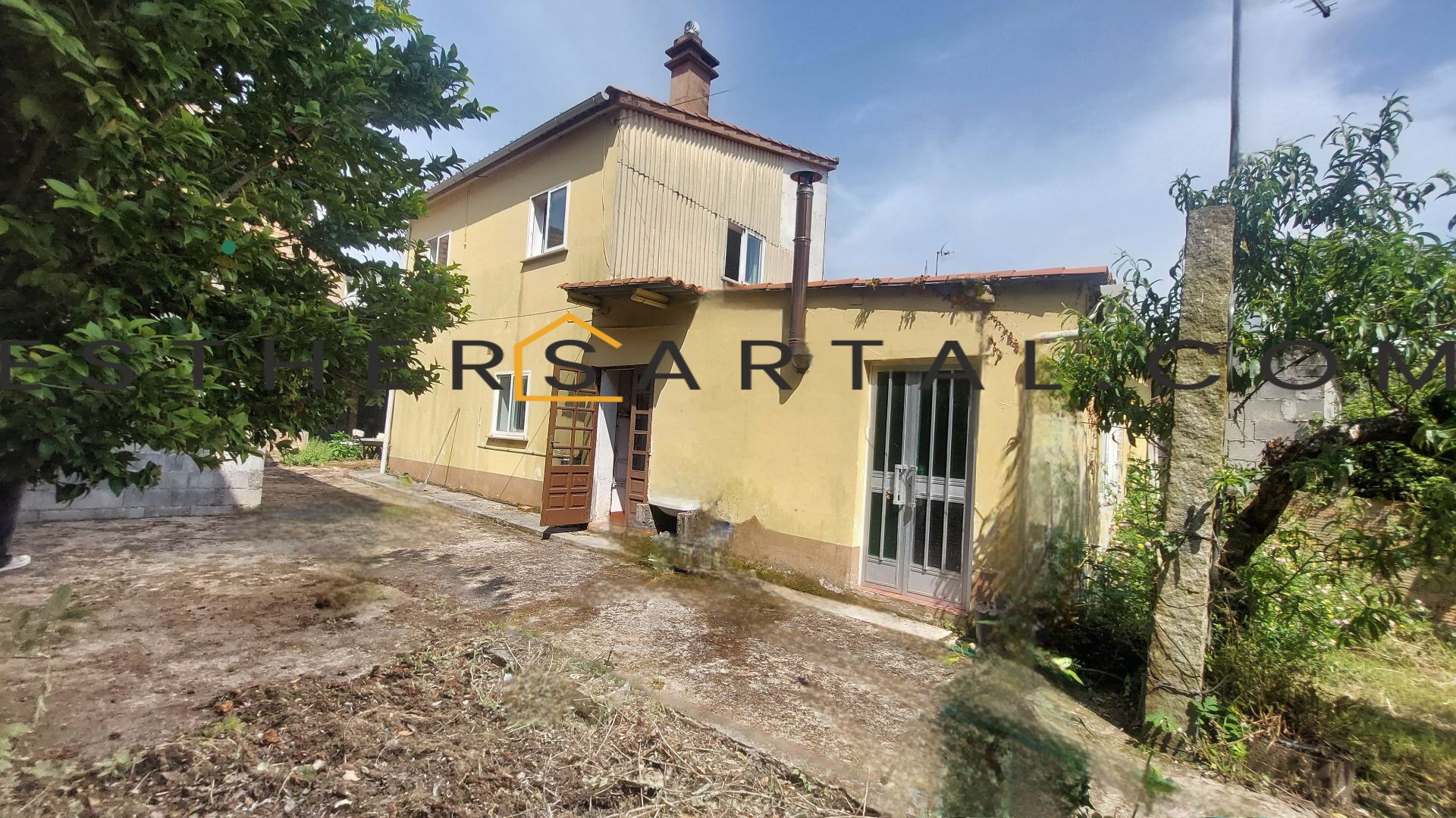 Vista exterior de Casa o xalet en venda en Vilanova de Arousa amb Jardí privat, Terrassa i Traster