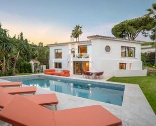 Vista exterior de Casa o xalet en venda en Marbella amb Aire condicionat, Calefacció i Jardí privat