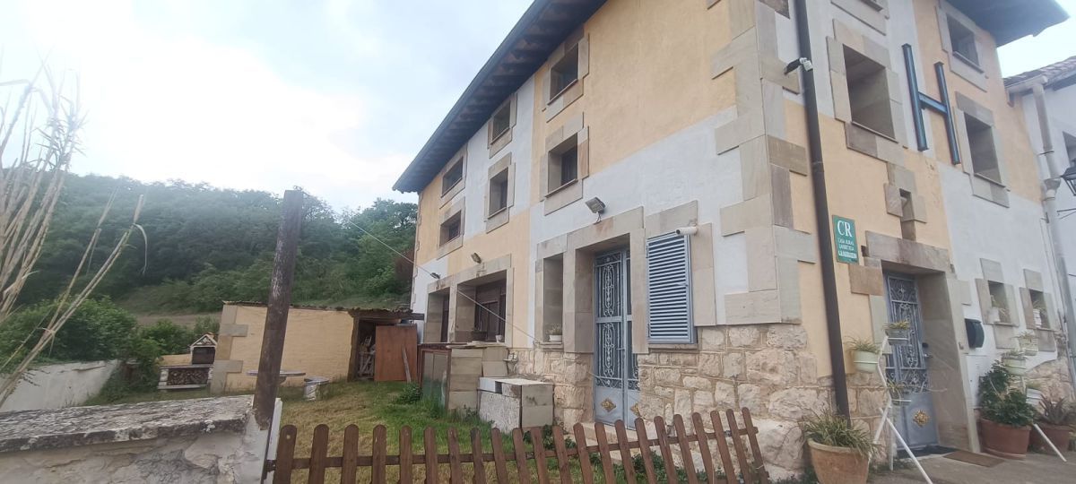 Vista exterior de Casa o xalet en venda en Campezo / Kampezu amb Jardí privat, Moblat i Jacuzzi