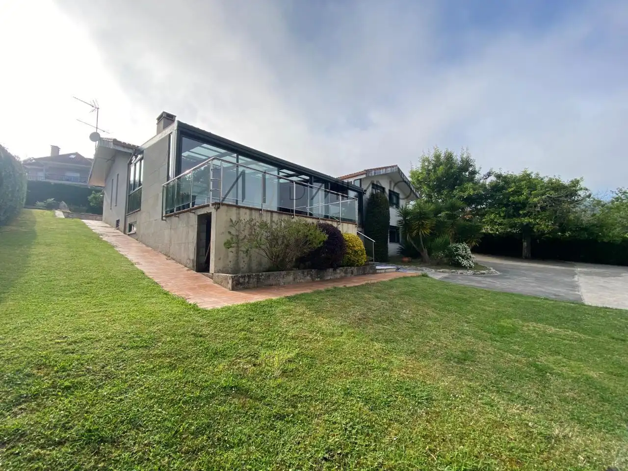 Vista exterior de Casa o chalet en venta en Poio con Calefacción, Jardín privado y Parquet