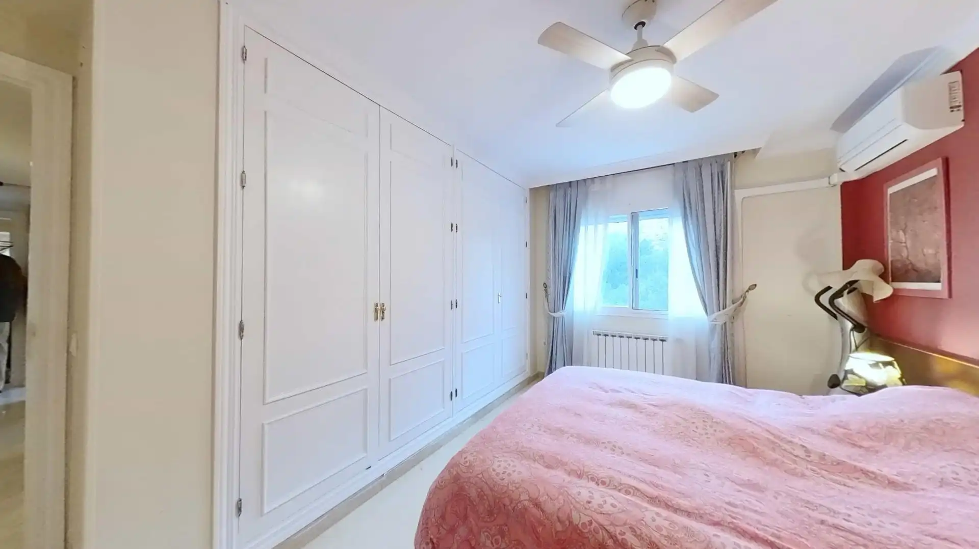 Schlafzimmer von Wohnung zum Verkauf in Málaga mit Klimaanlage, Privatgarten und Terrasse