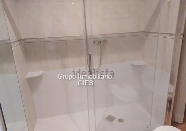 Baño de Apartamento en venta en Valencia con Aire acondicionado, Calefacción y Horno
