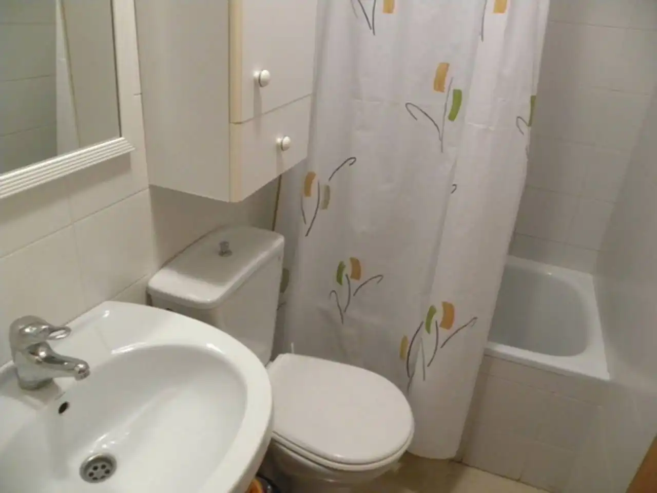 Bany de Apartament de lloguer en Almuñécar amb Aire condicionat, Terrassa i Moblat