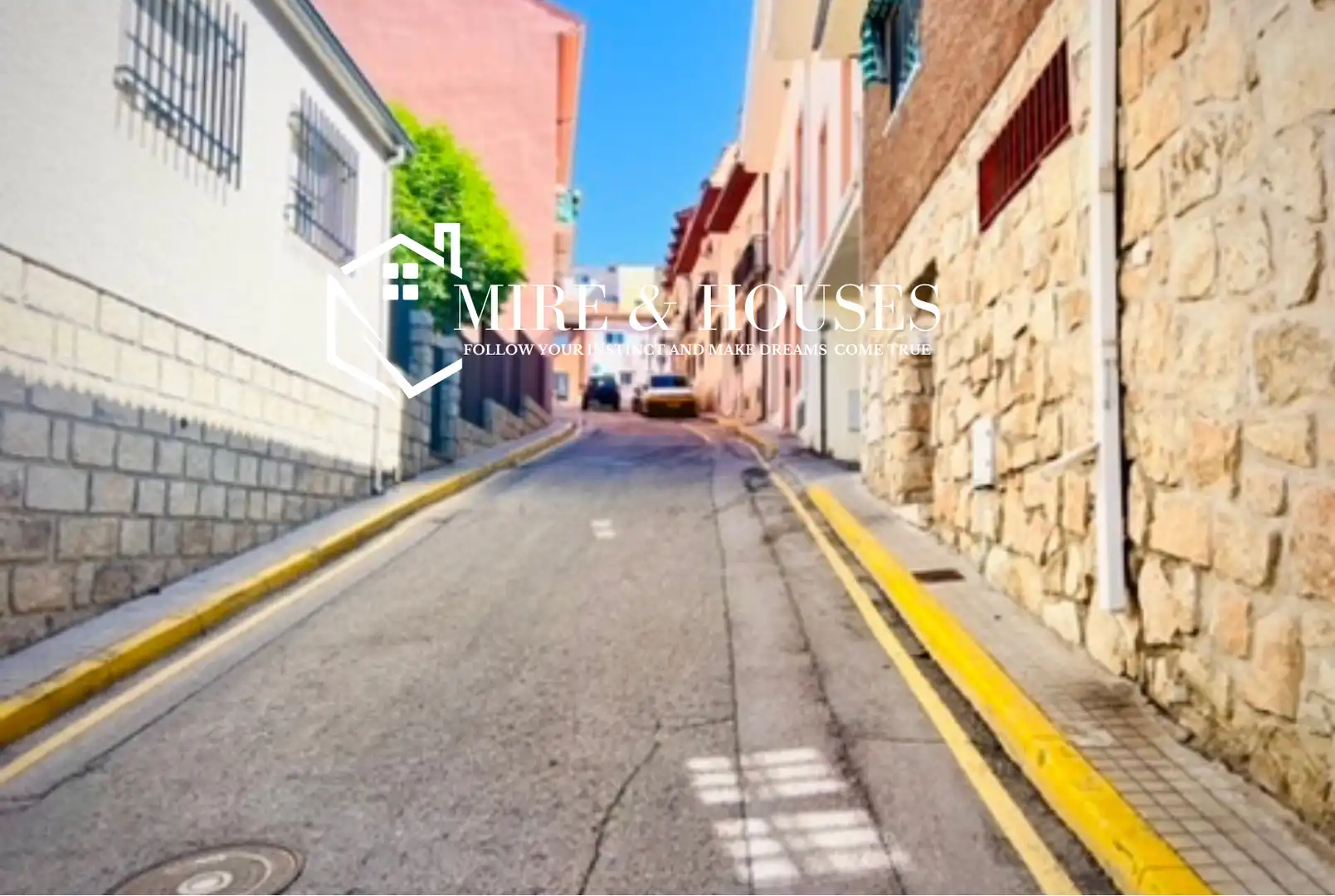 Vista exterior de Casa adosada en venta en El Molar (Madrid) con Calefacción, Jardín privado y Terraza