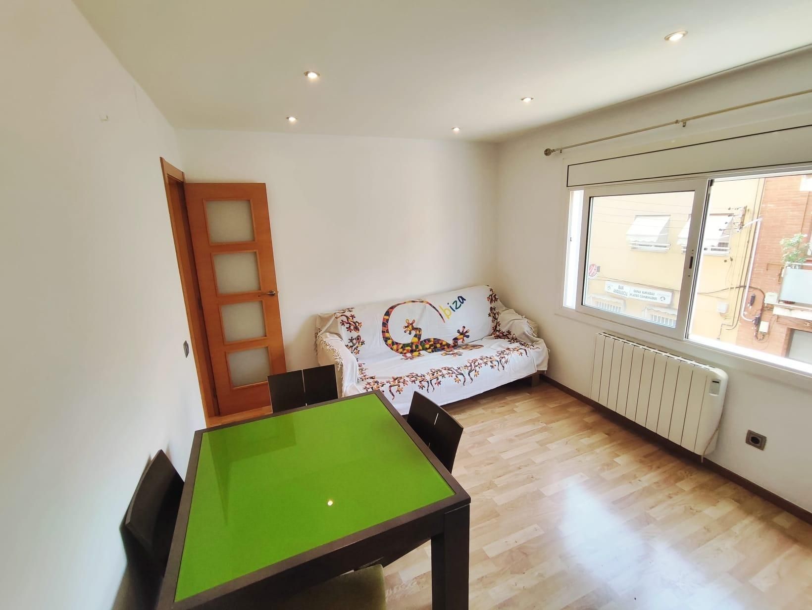 Sala de estar de Piso en venta en Sabadell con Parquet, Trastero y Alarma