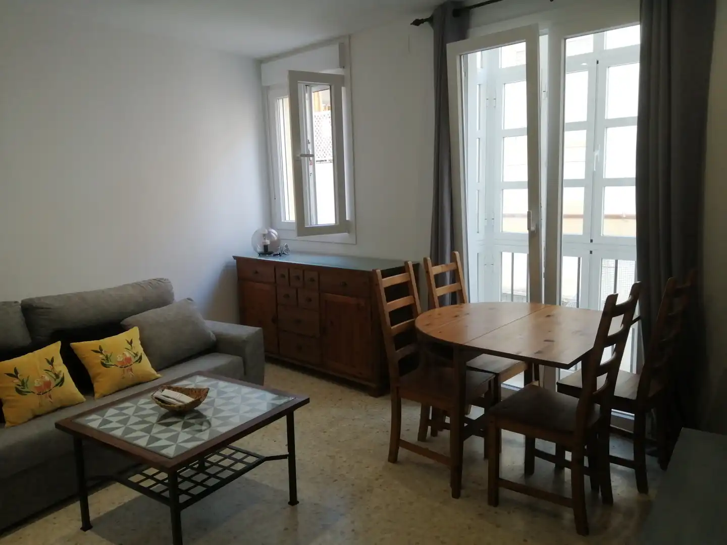 Sala d'estar de Pis de lloguer en Cádiz amb Moblat, Forn i Rentadora