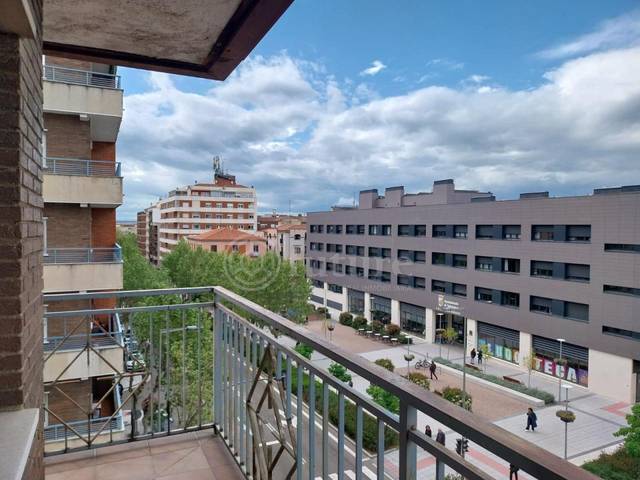 Piso en Alquiler en Calle Palacio Valdés en Carmelitas