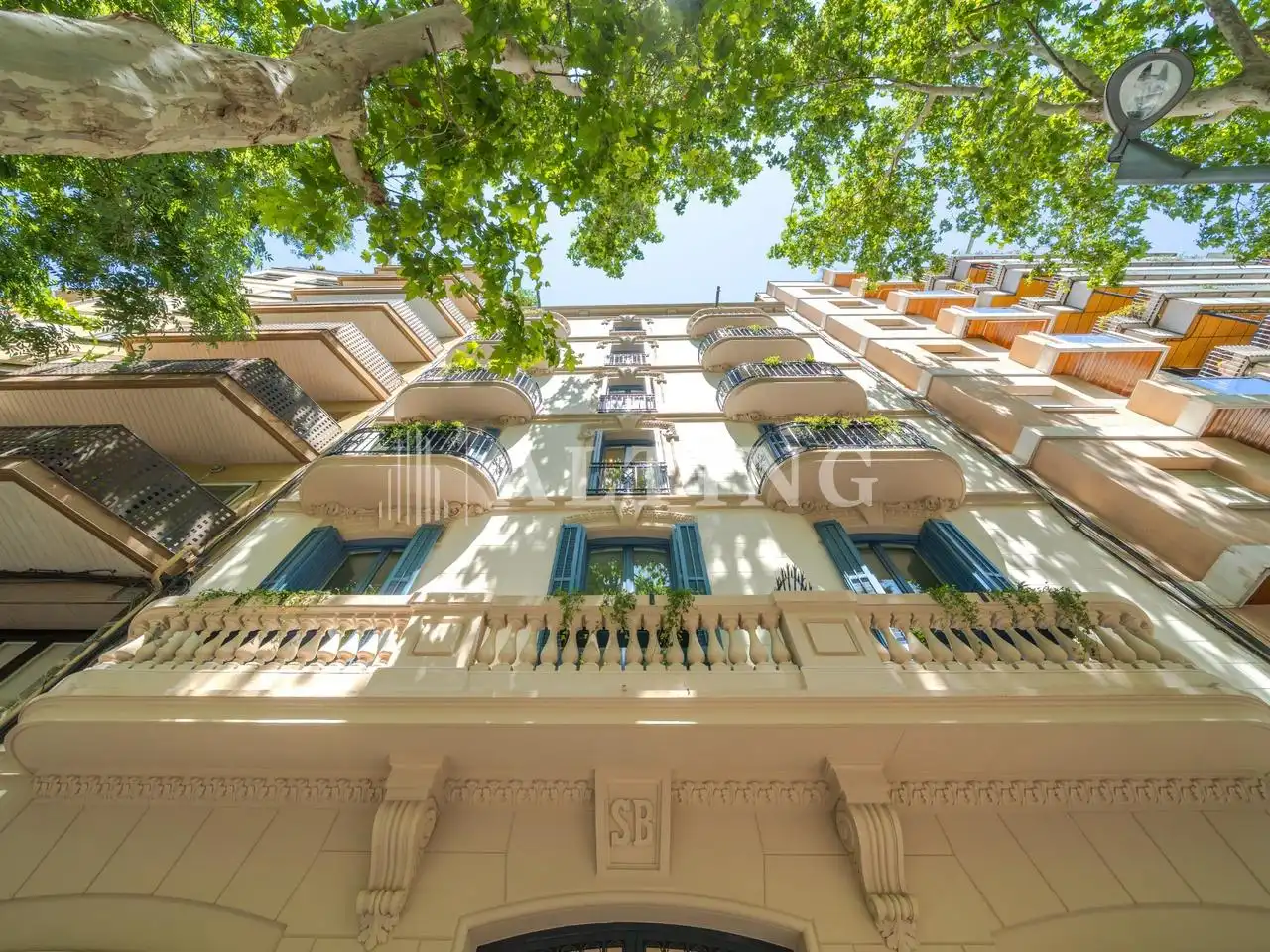 Vista exterior de Pis en venda en Barcelona amb Aire condicionat, Calefacció i Jardí privat