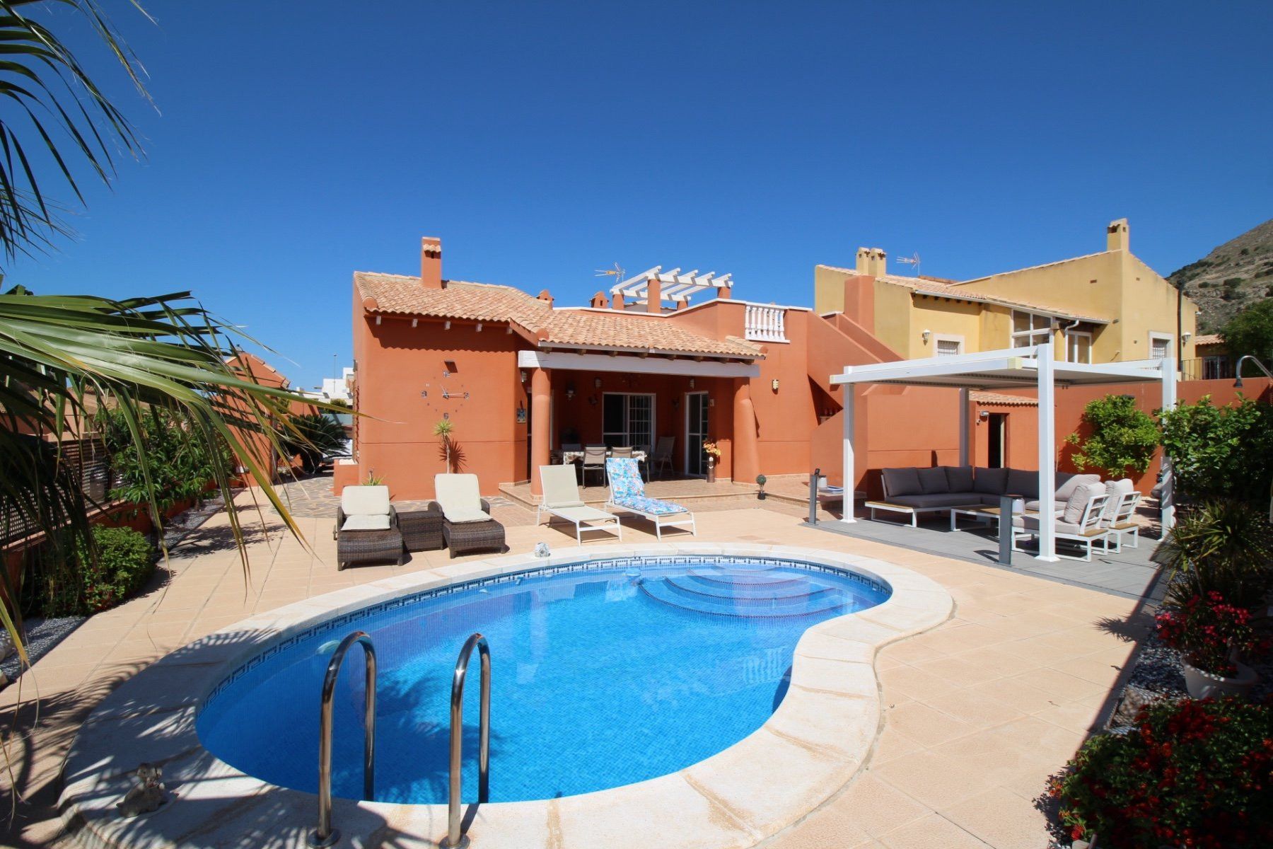 Vista exterior de Casa o xalet en venda en Blanca amb Calefacció, Terrassa i Piscina