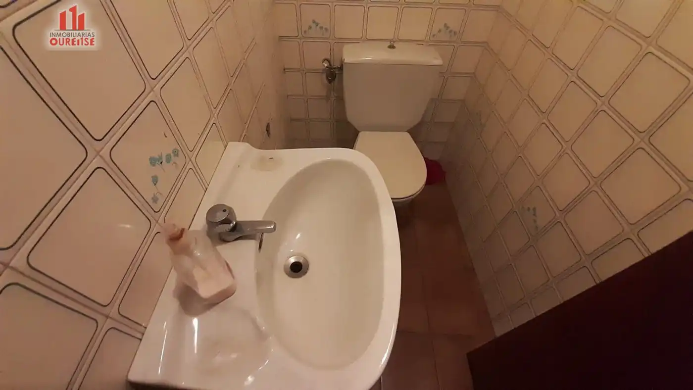 Bany de Oficina de lloguer en Ourense Capital  amb Terrassa