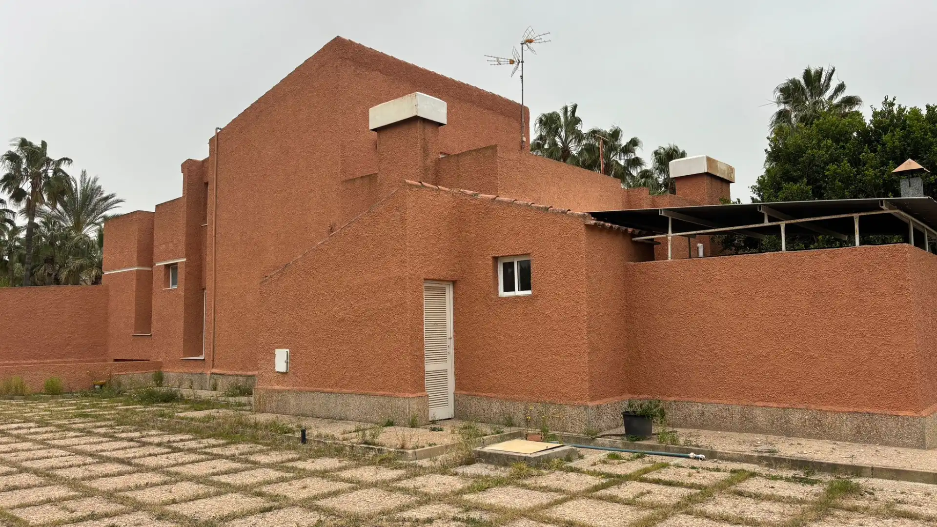 Vista exterior de Casa o xalet en venda en Elche / Elx amb Jardí privat, Terrassa i Piscina